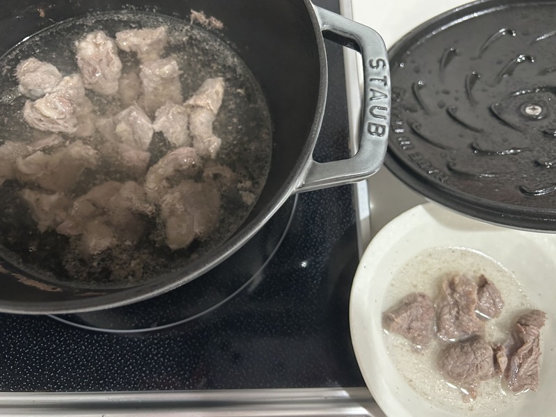 ストウブ鍋　牛すじ